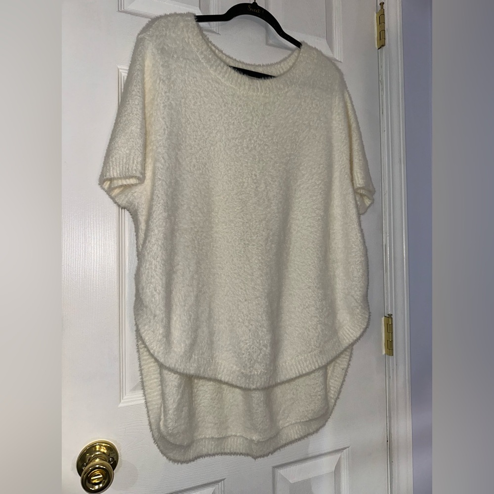 Anthropologie Soft White Knit Top (M)